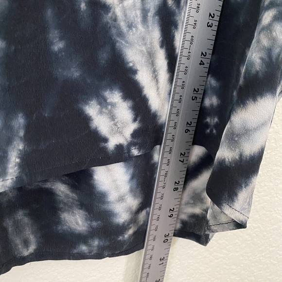 Chaser Womens Blouse Top Size Large Tie Dye Cold Shoulder Silk Black White - Picture 6 of 9